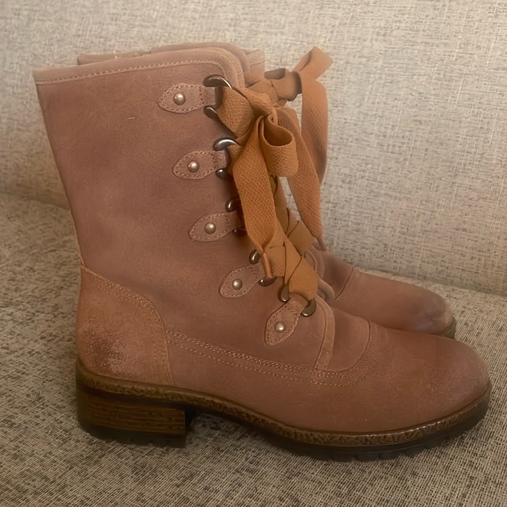 Vintage Foundary Company Tan Suede Boots Size 10